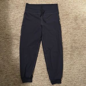 Vuori Daily Legging. size Large. Like new, smoke free home.
